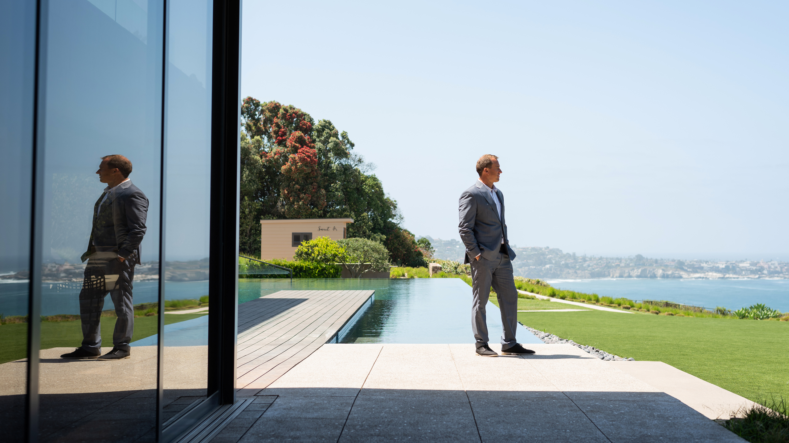 Ryan Hiller Outside Lajolla Bkg